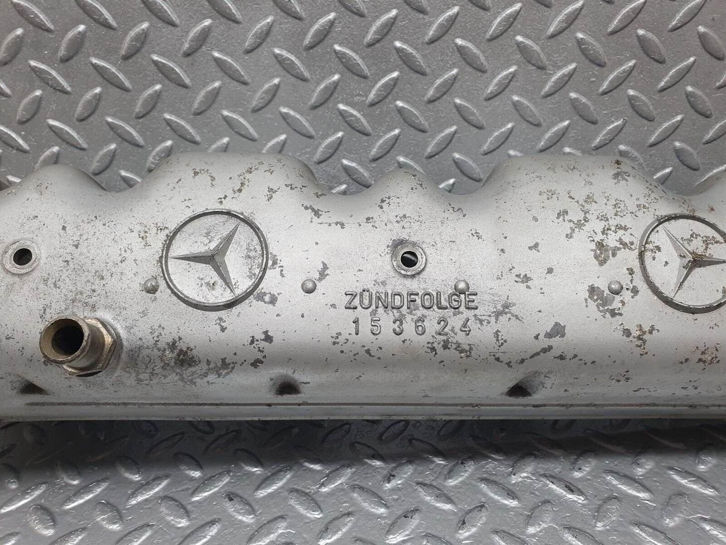43388 Mercedes-Benz W108 280SE Cylinder Head Valve Cover 1300160005