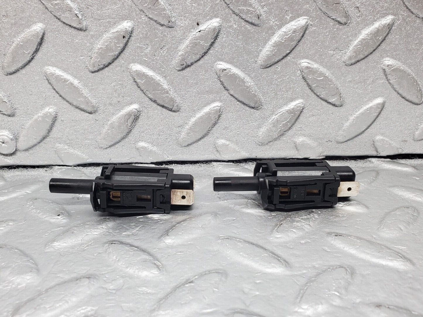 45886 Mercedes-Benz W126 420SE Door Contact Switch 2x 0015458714