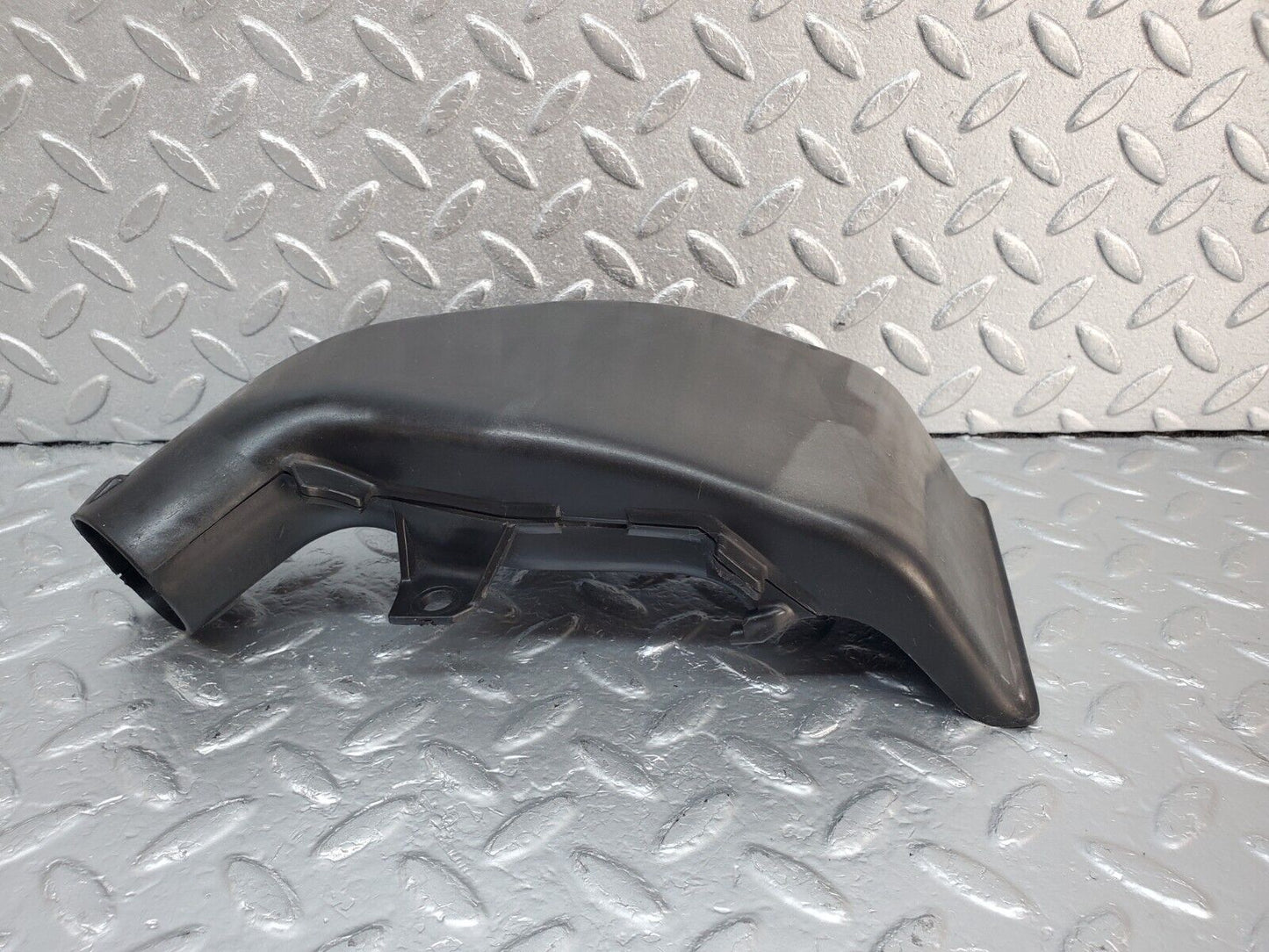 45571 Mercedes-Benz W126 420SE Air Intake Suction Pipe Left Side 1170940911