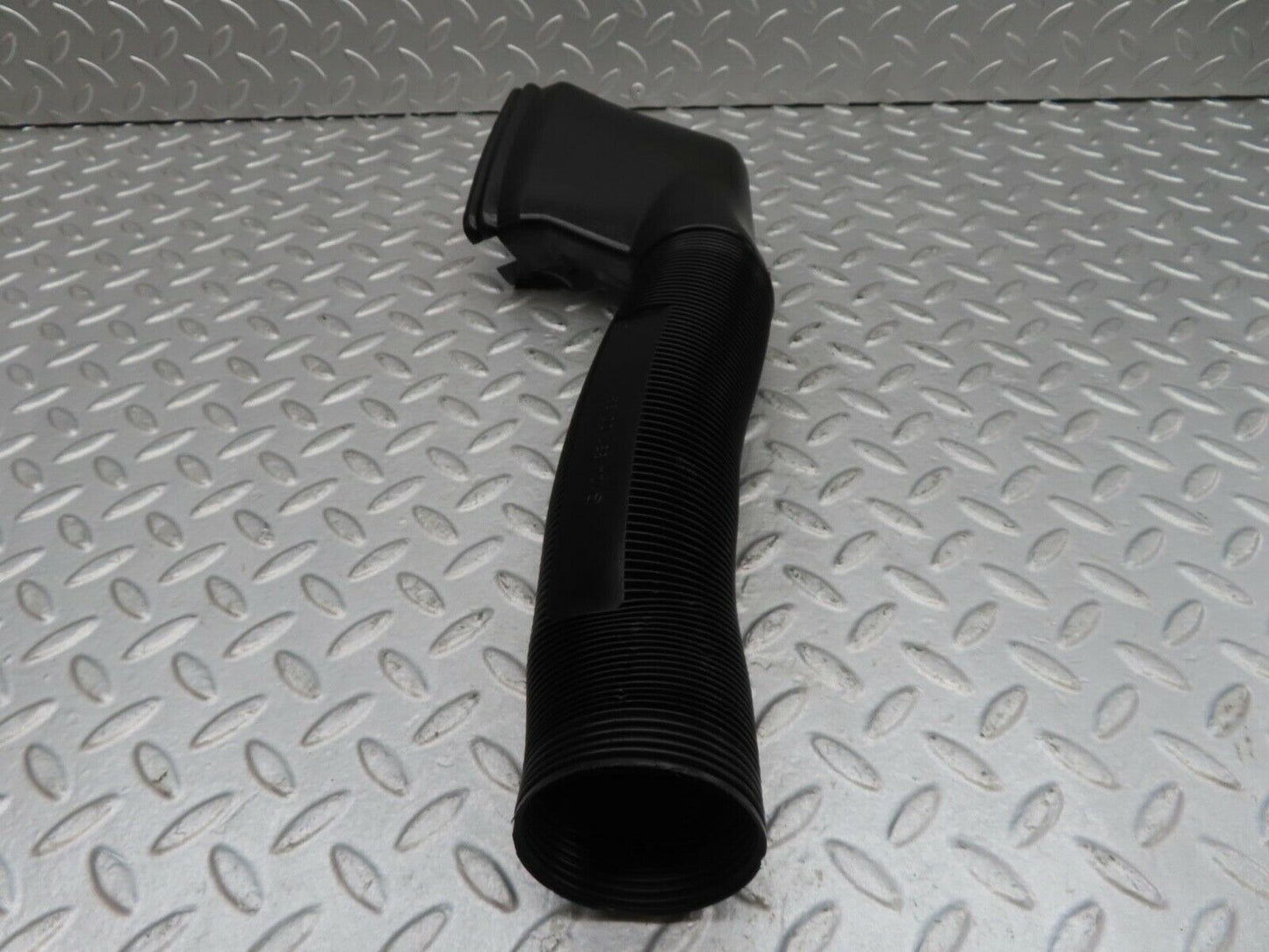 16191 Mercedes-Benz W124 260E Heater Pipe Air Pipe Right Side 1248311046