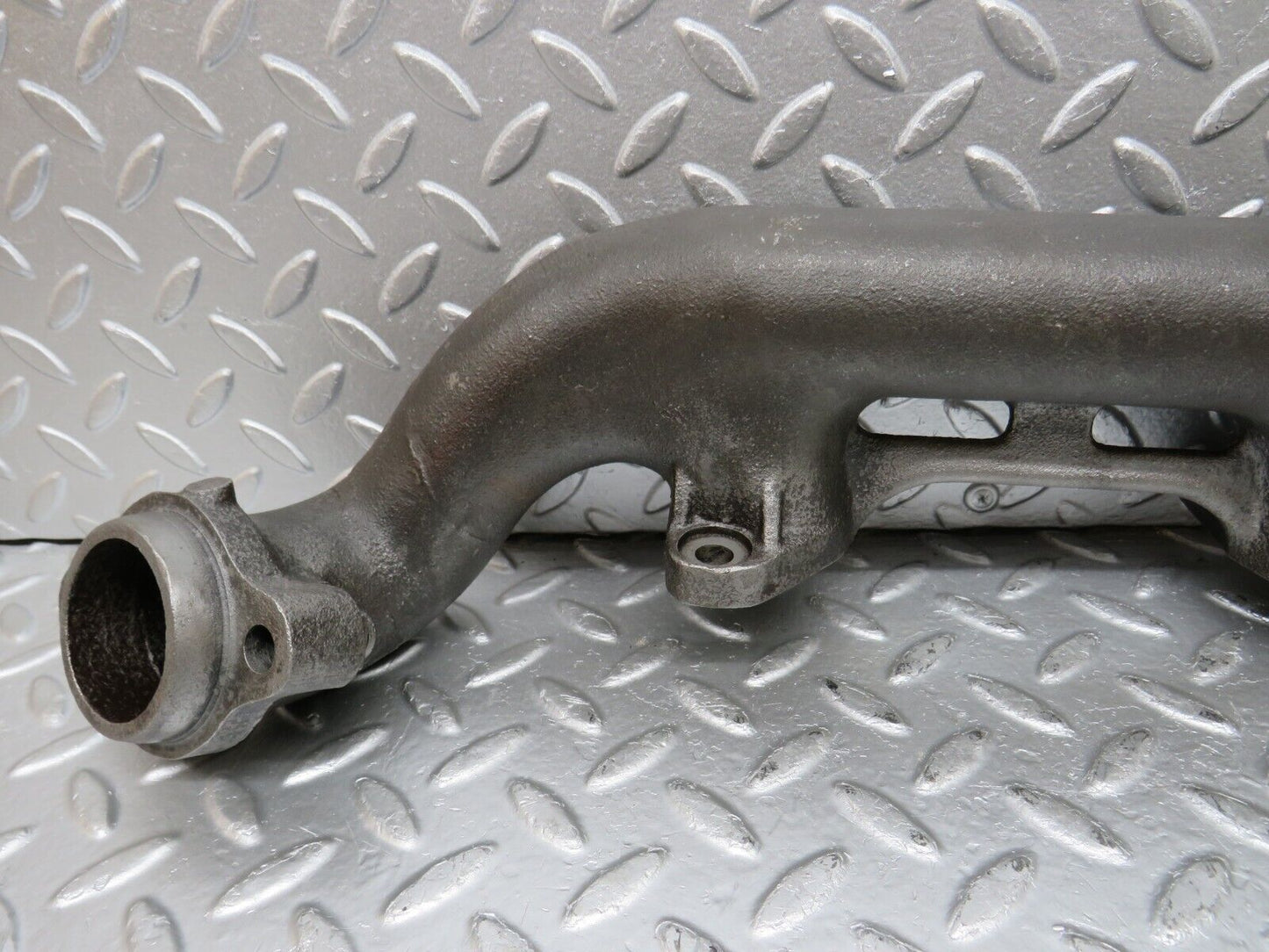 33112 Mercedes-Benz W126 380 V8 Exhaust Manifold Right 1161422402 1161420602