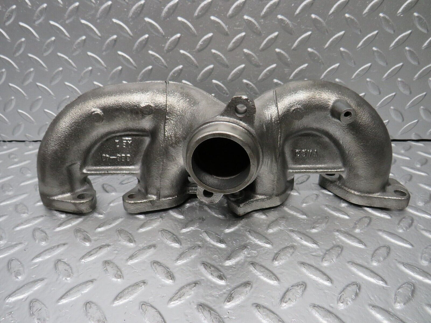 30768 Mercedes-Benz W201 190E 2.0L Exhaust Manifold 1021421301