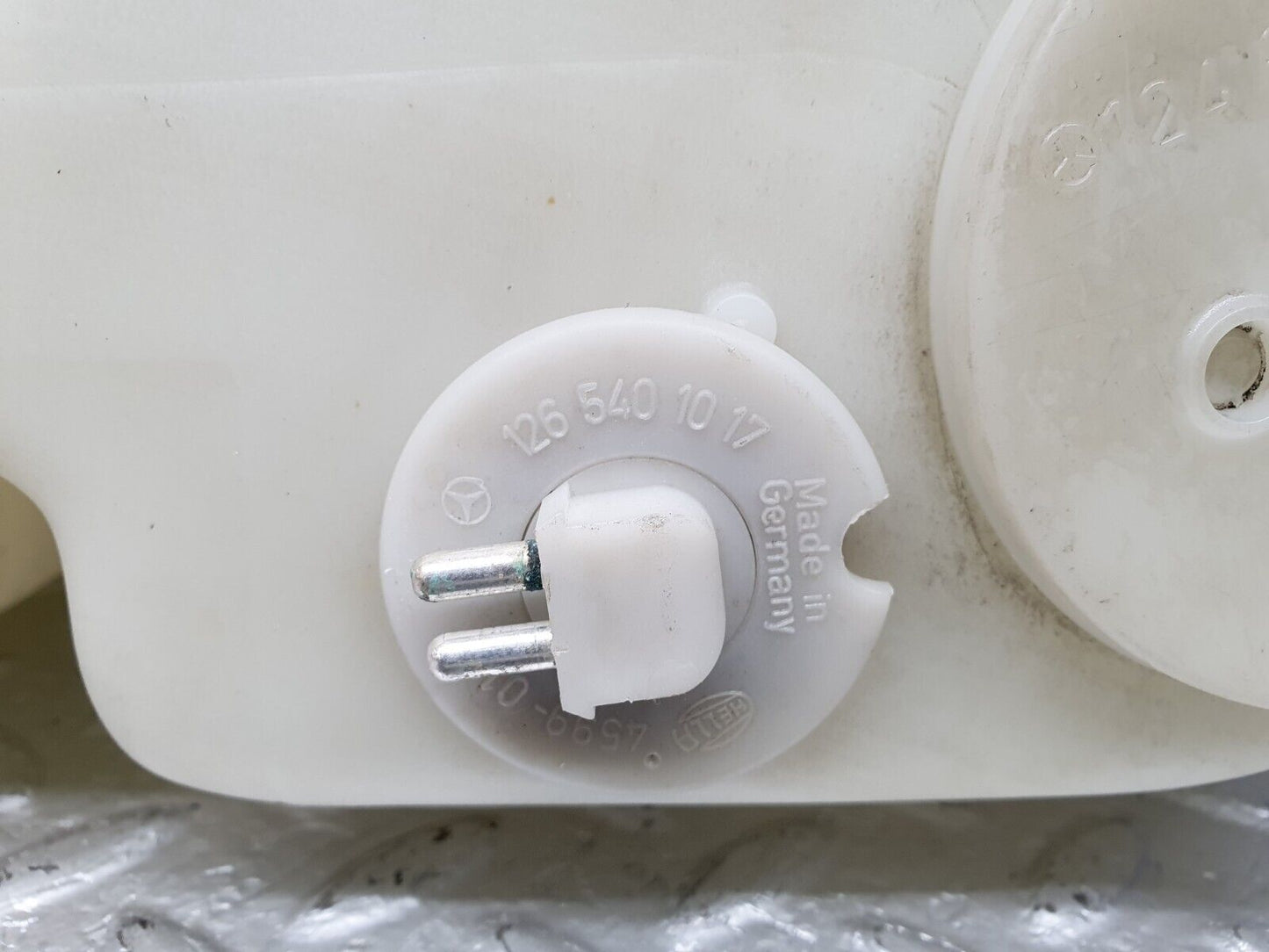 40993 Mercedes-Benz W126 300SE Windscreen Washer Fluid Reservoir 1268690620 1265401017 1248690072