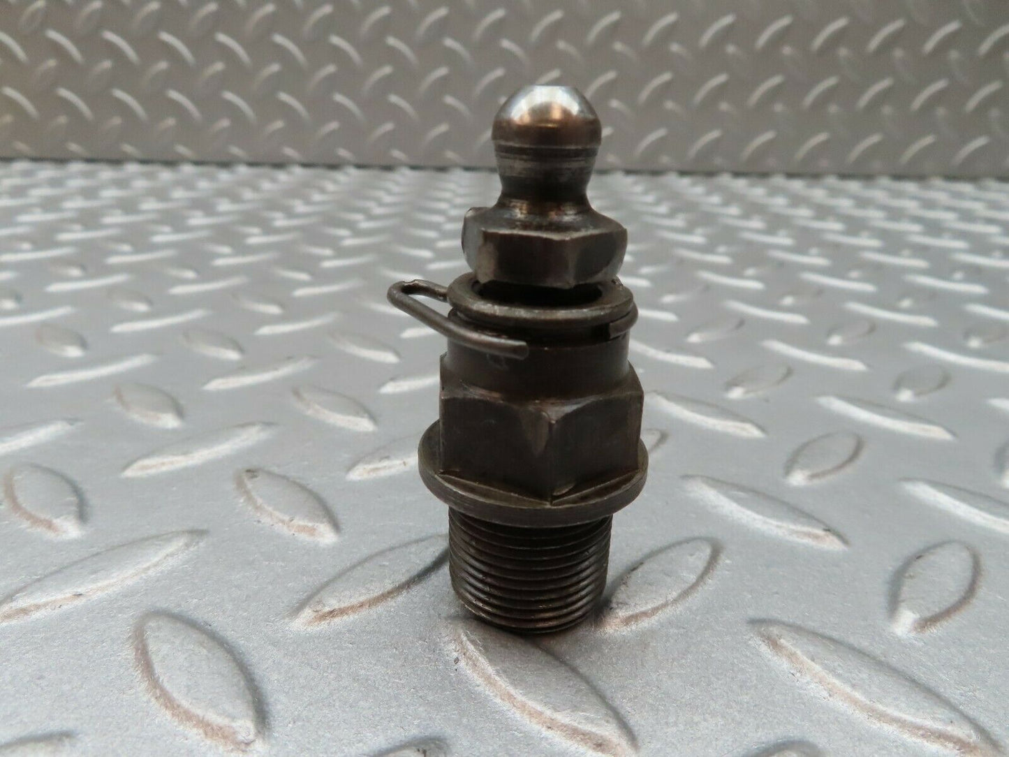 3541 Mercedes-Benz W108 280SE Ball Studs For Rocker Arm Mounting (Timing)