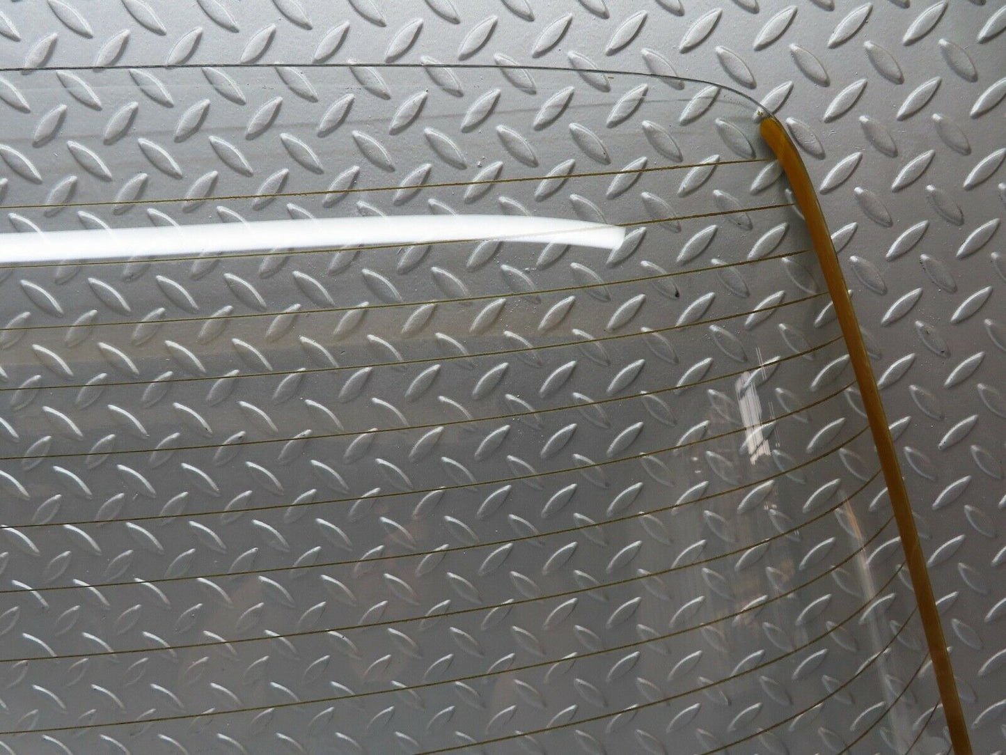 19203 Mercedes-Benz W123 300D Rear Heated Windscreen Glass