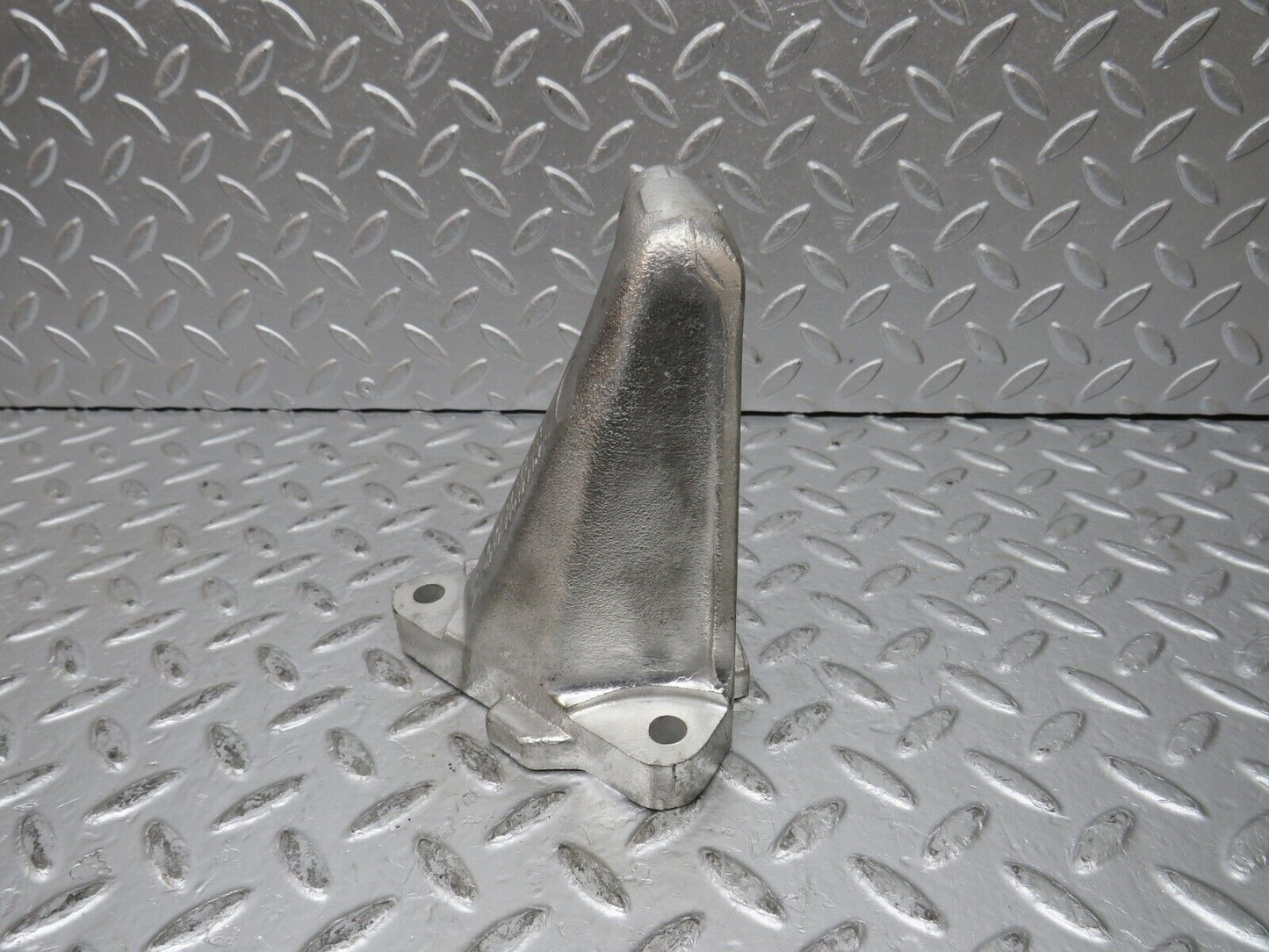 31974 Mercedes-Benz W123 230E Engine Mount Bracket Right Side 1022230504