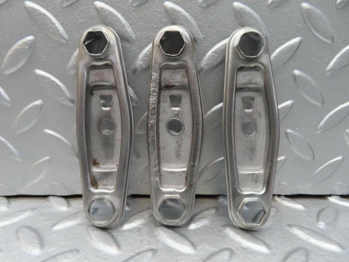 15947 Mercedes-Benz W123 280E Fuel Injector Bracket 3x