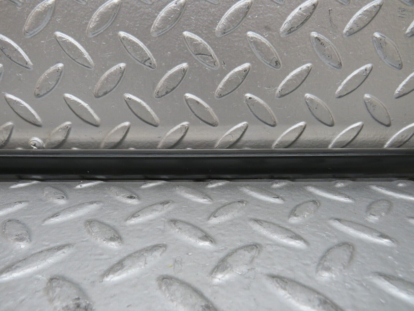 27892 Mercedes-Benz W123 280E Rear Right Door Centre Moulding Trim