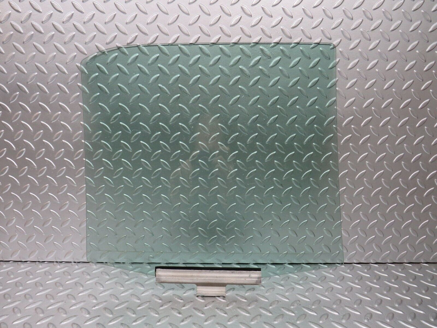 25133 Mercedes-Benz W201 190D Rear Left Door Window Glass