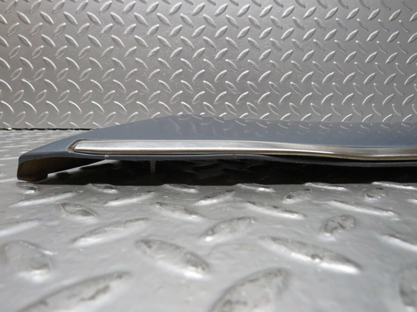 31205 Mercedes-Benz S124 220TE Front Left Fender Wing Moulding Trim 1246901340