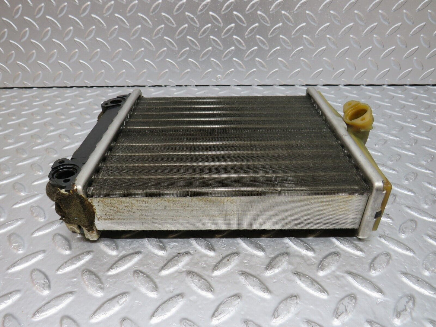31434 Mercedes-Benz S124 220TE Wagon Heater Radiator Behr 90.565.00.047