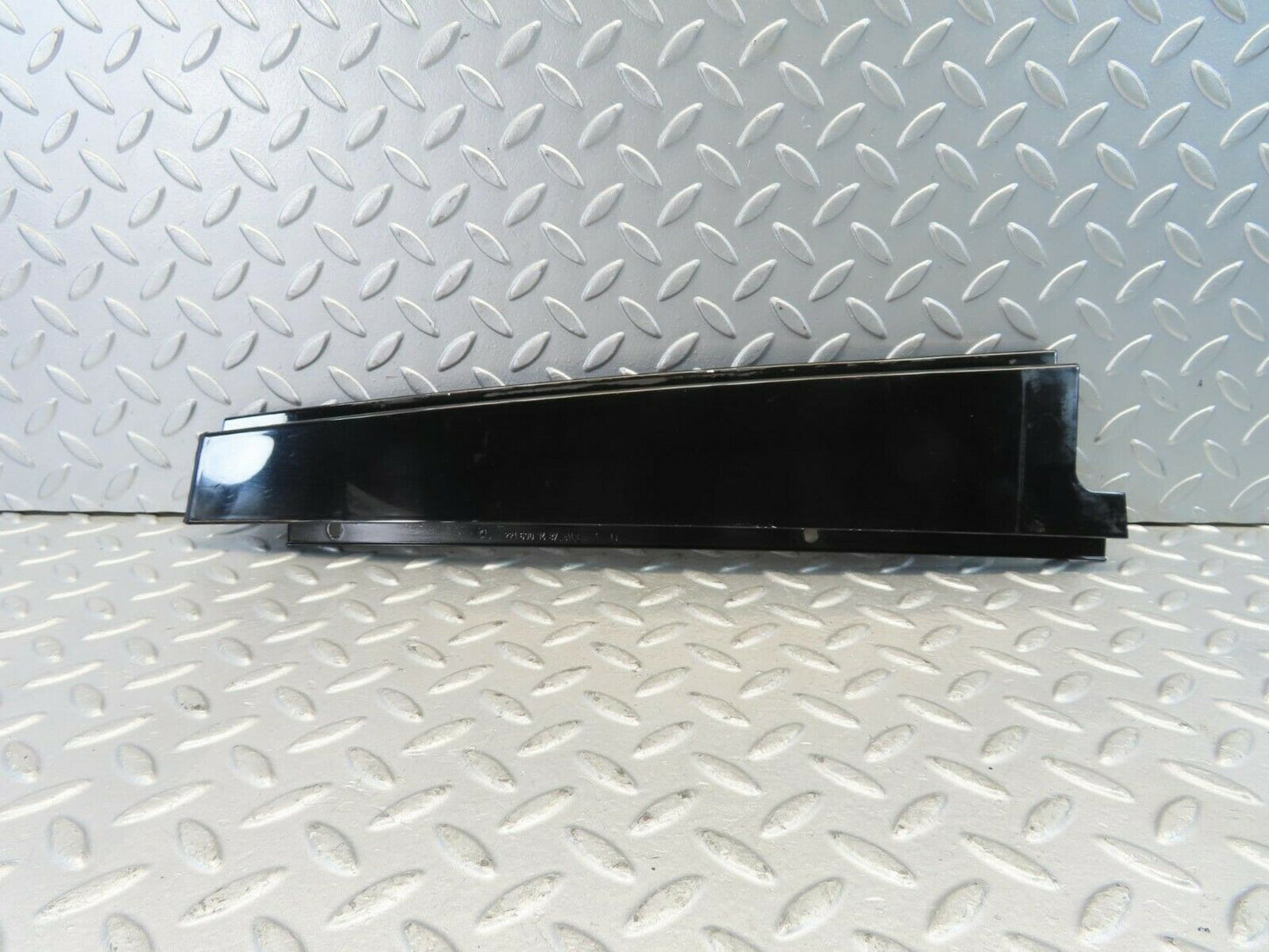 11157 Mercedes-Benz W221 S320 Rear Right Door Window Channel 2216901487