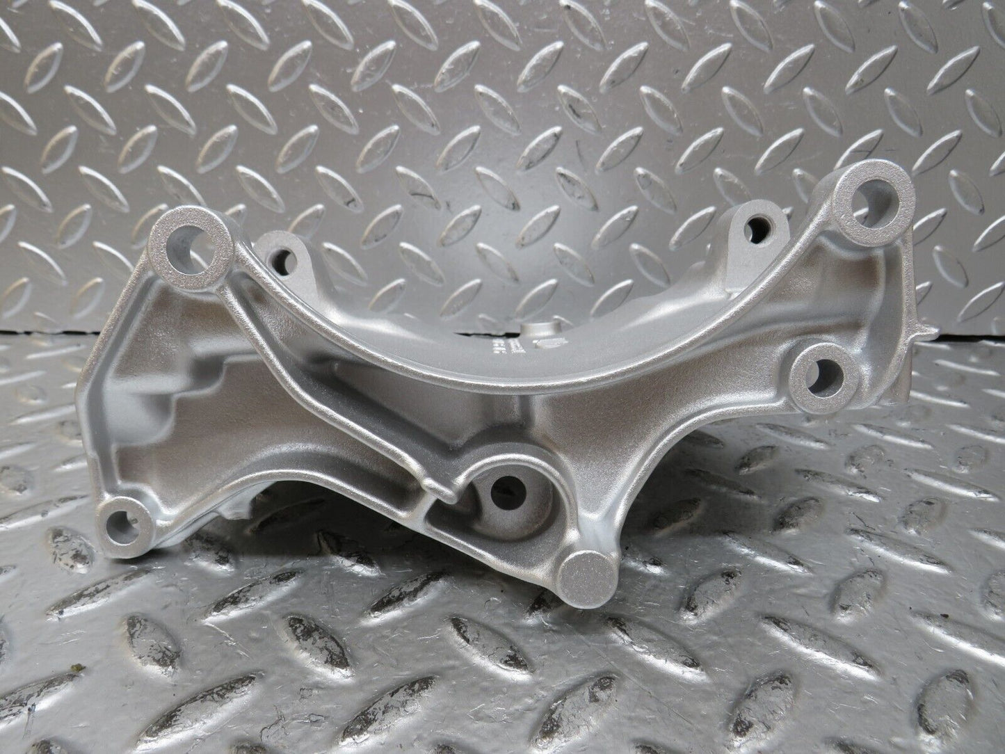 26680 Mercedes-Benz C124 220CE Coupe AC Compressor Support Bracket 1111550135