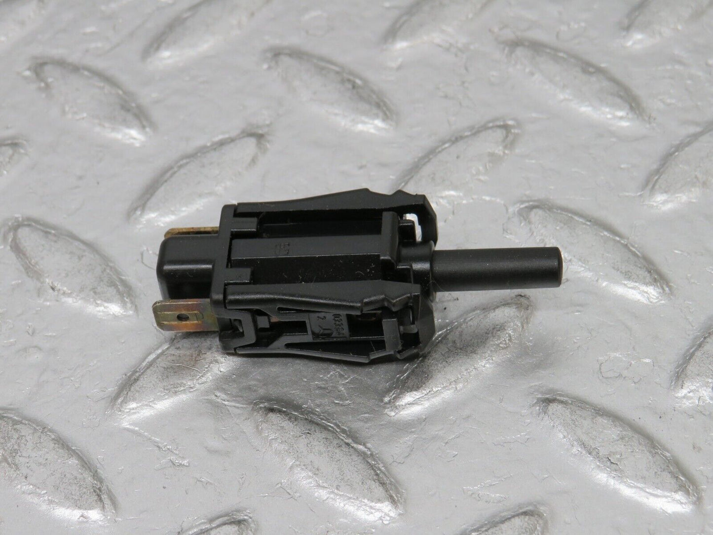 0587 Mercedes-Benz W123 230E Door Contact Switch 0015458714