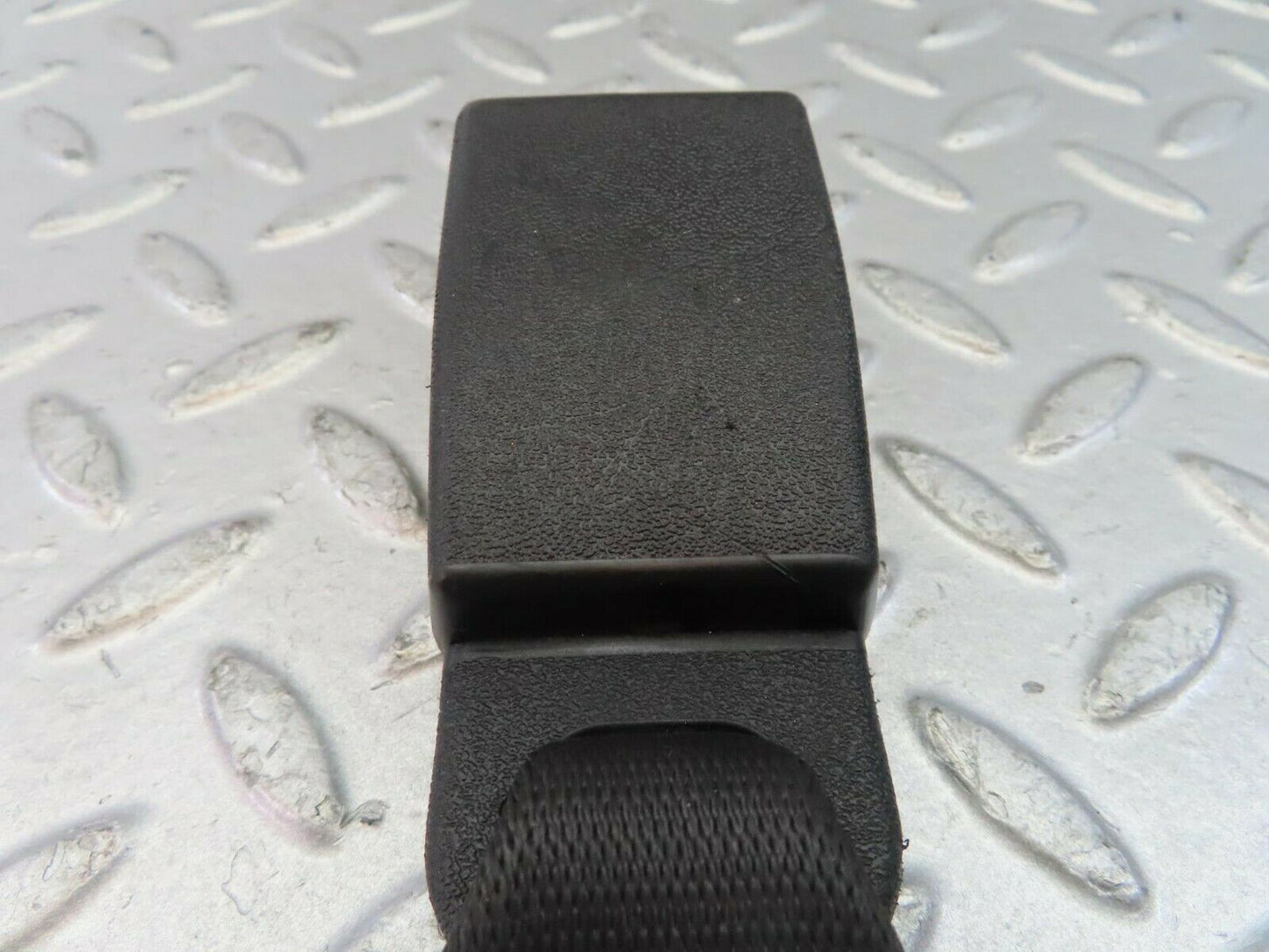 10383 Mercedes-Benz W201 190E Rear Middle Seat Belt Buckle 2018606069