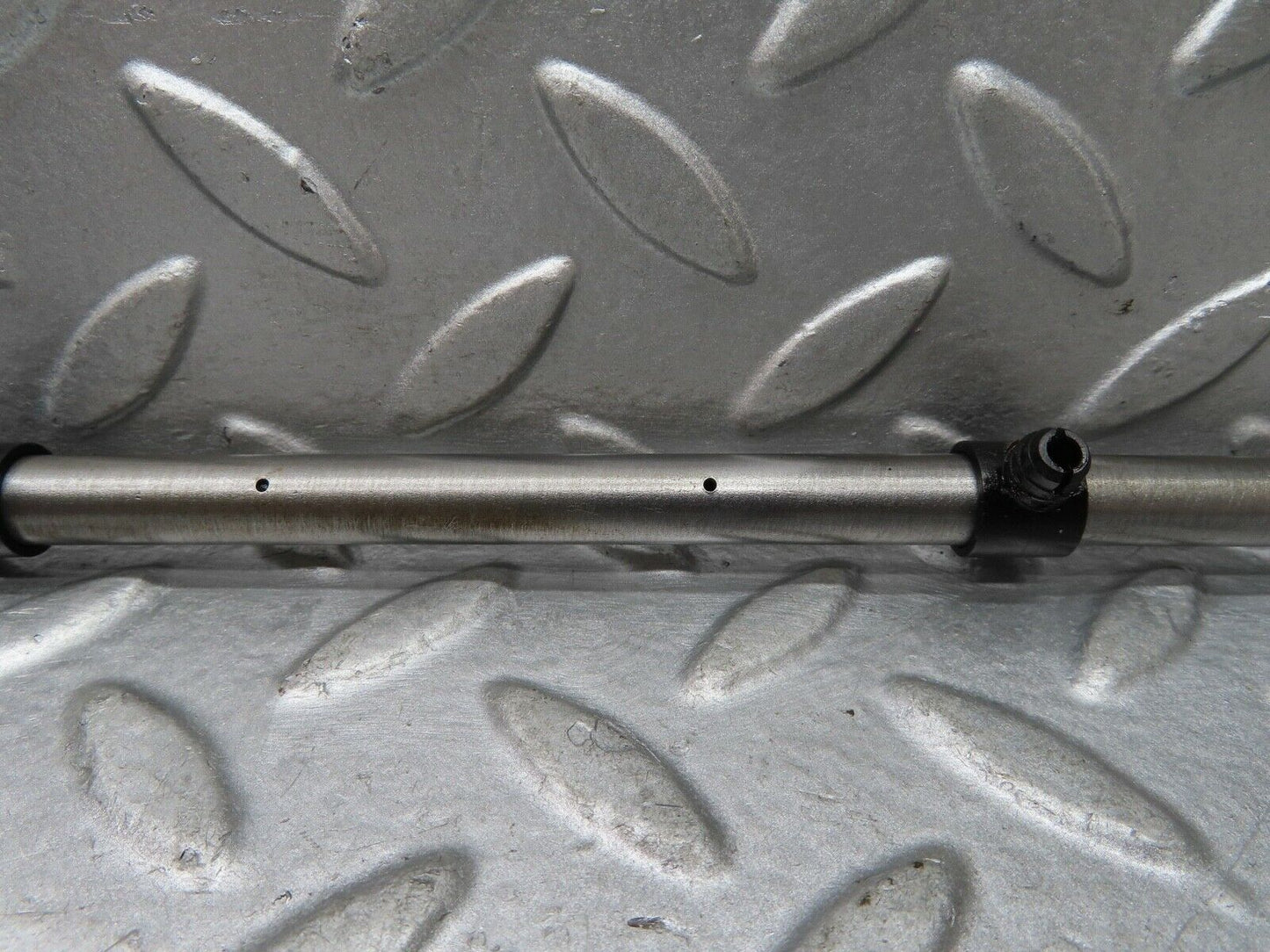 17789 Mercedes-Benz W116 450SEL Camshaft Oil Tube