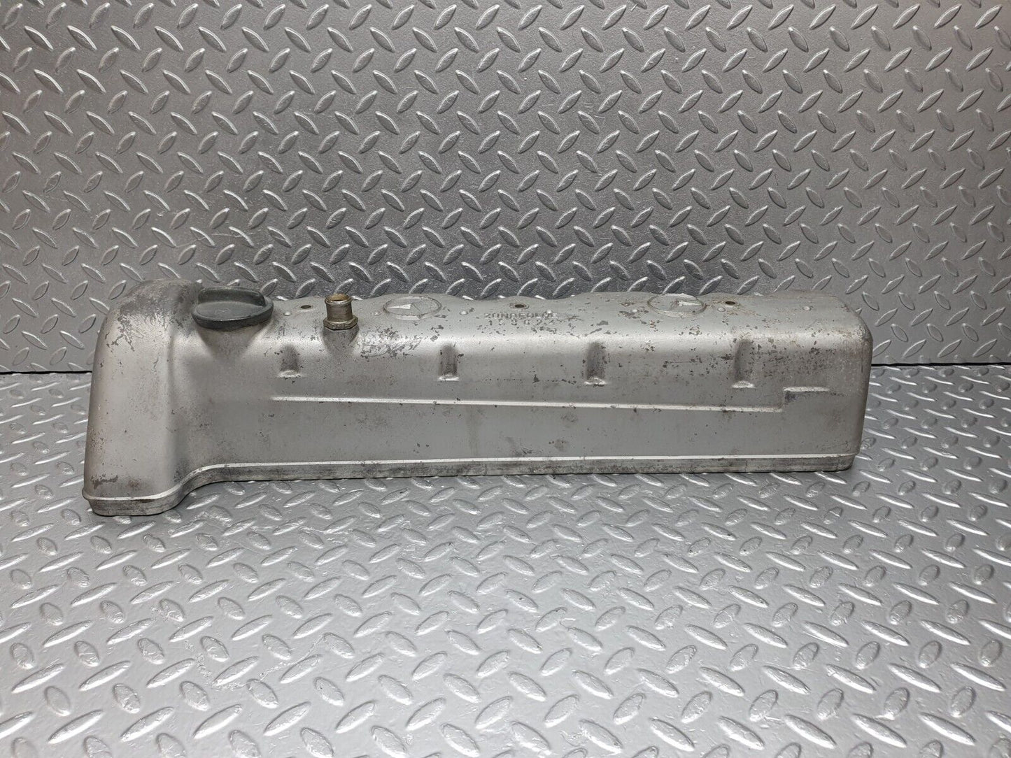 43388 Mercedes-Benz W108 280SE Cylinder Head Valve Cover 1300160005