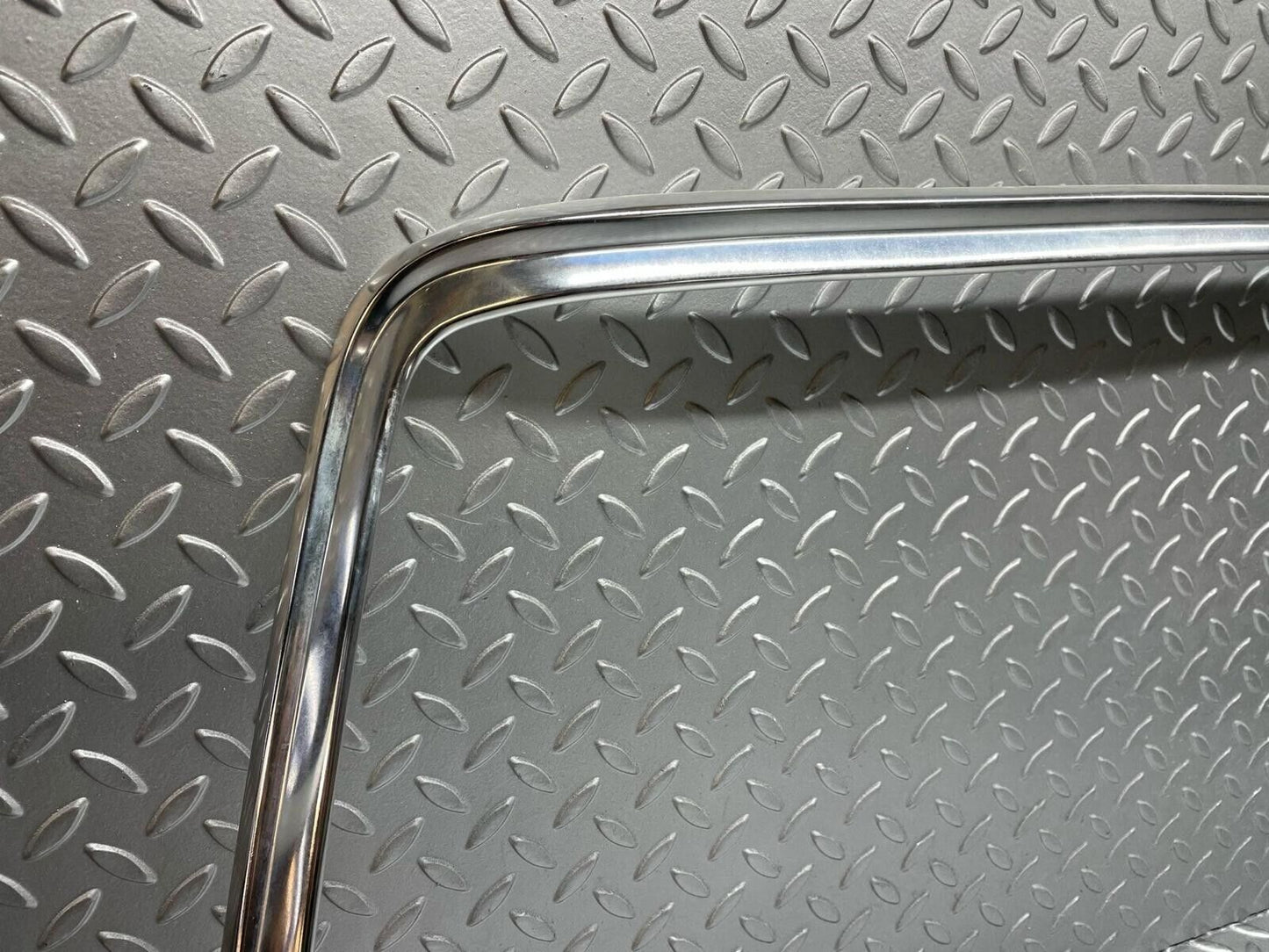 40520 Mercedes-Benz W108 Rear Windscreen Chrome Frame