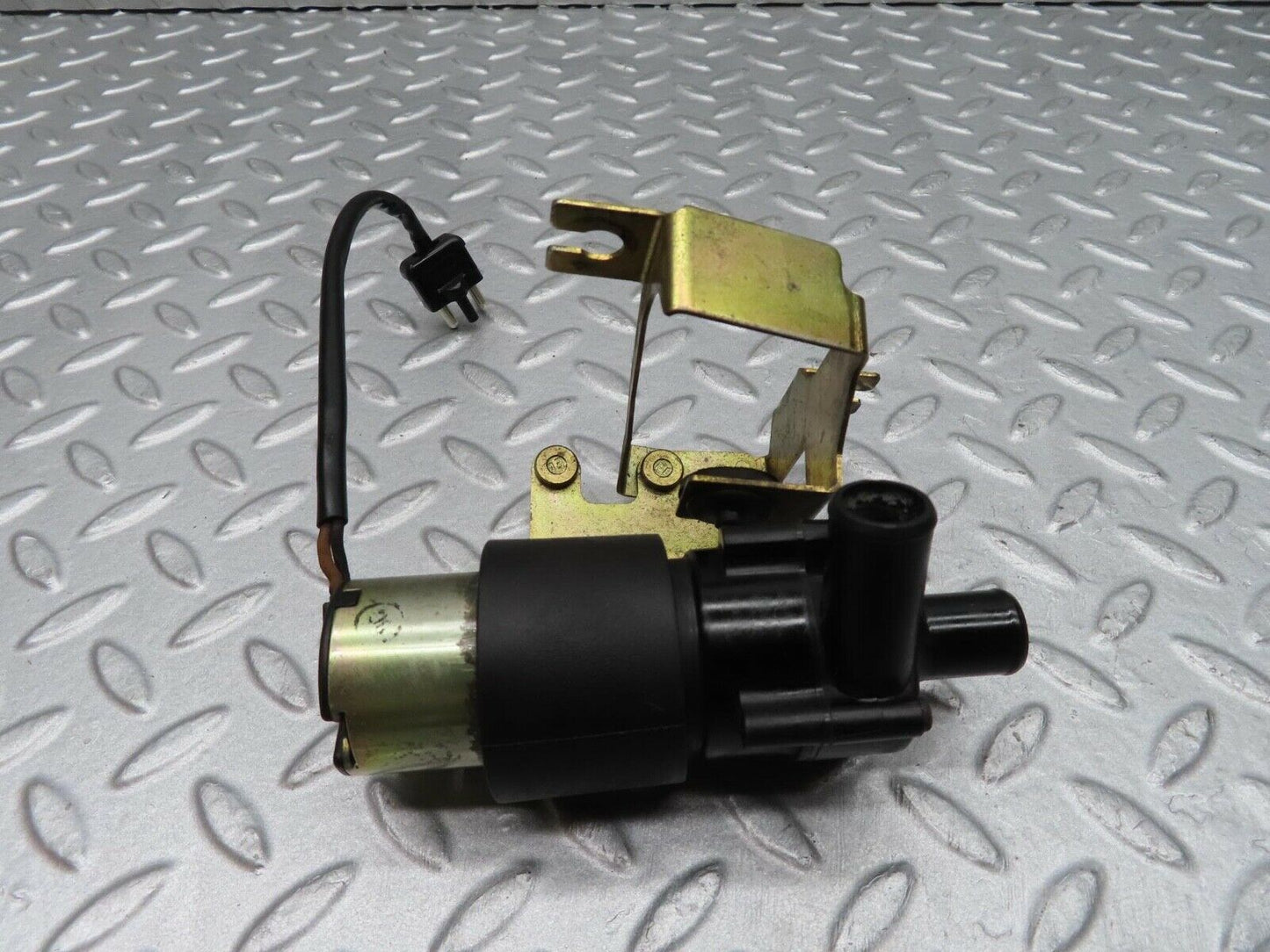 12077 Mercedes-Benz R129 300SL Coupe Heating Water Pump 0018351064