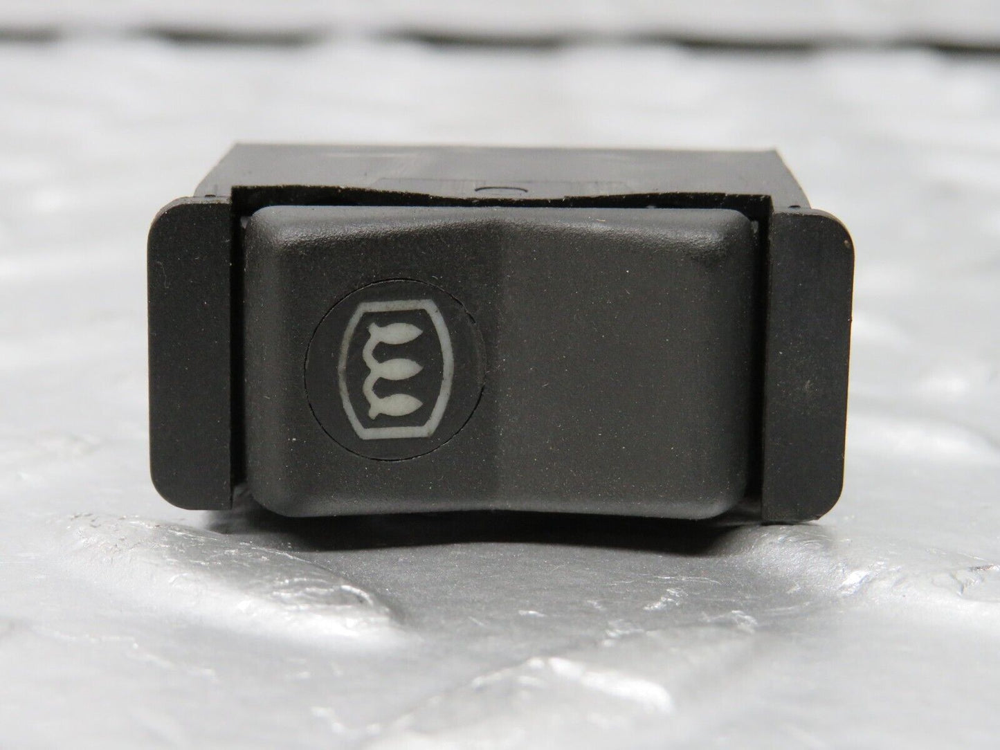 31096 Mercedes-Benz W123 200D  Rear Heated Window Switch 0008206110