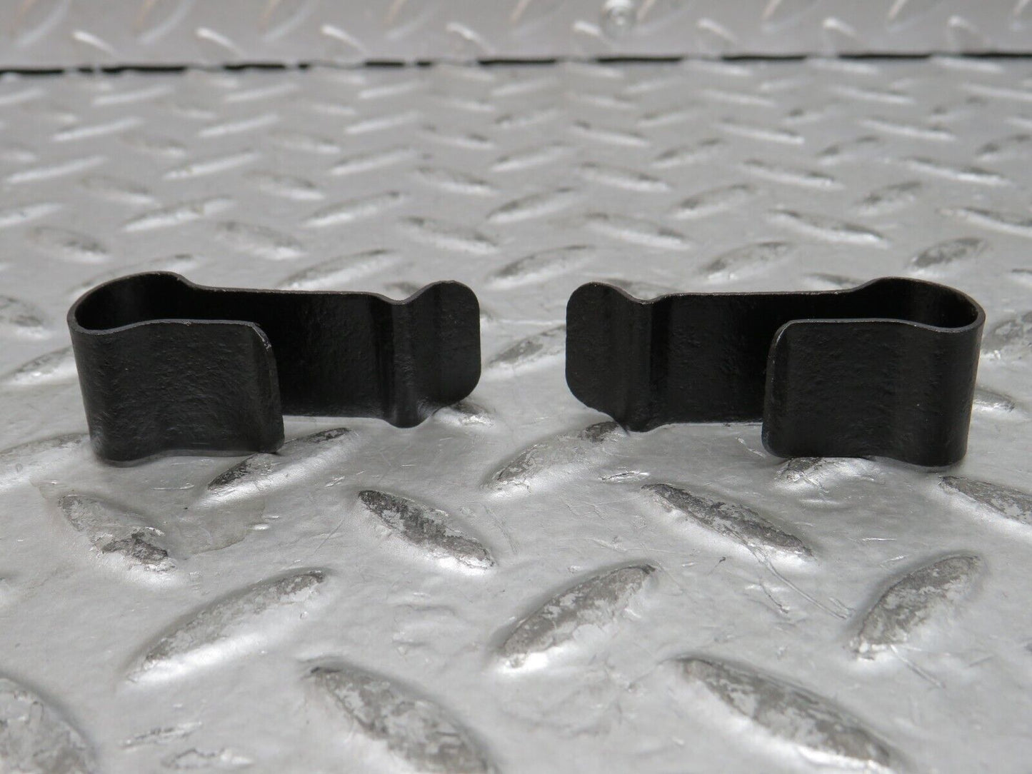 28514 Mercedes-Benz S123 Wagon Radiator Fan Shroud Cover Holder Set