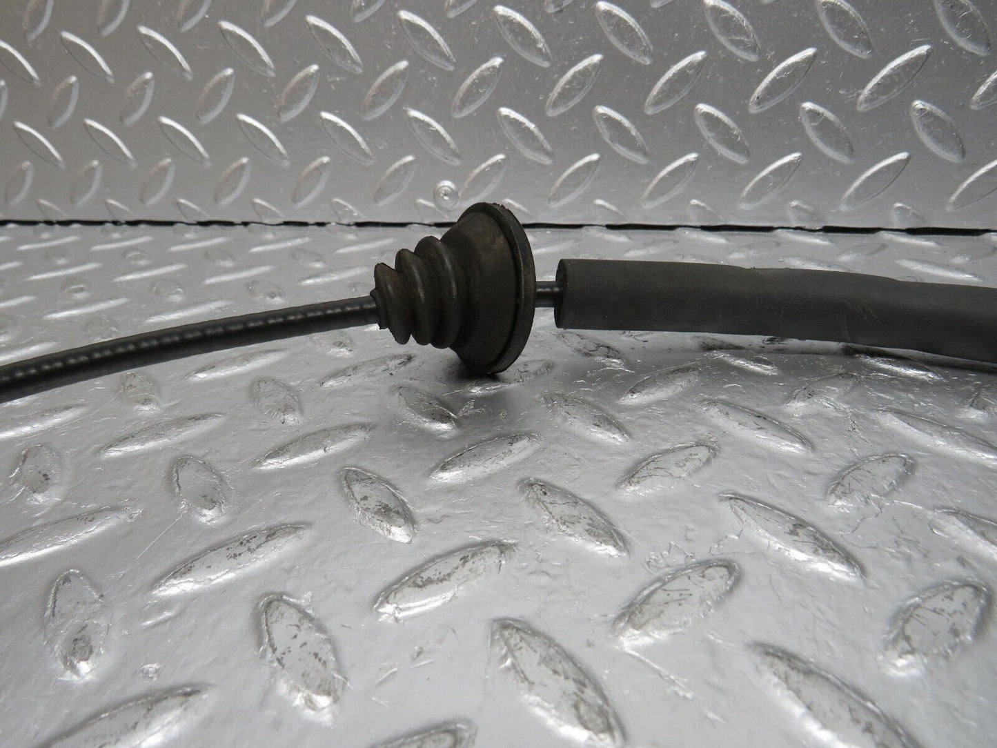 30526 Mercedes-Benz W124 230E Speedometer Cable 1245400568 For Automatic Gearbox