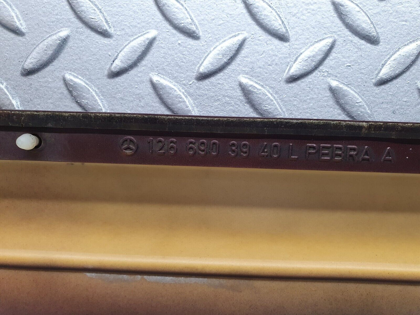 40941 Mercedes-Benz W126 300SE Rear Left Fender Moulding Trim 1266903940