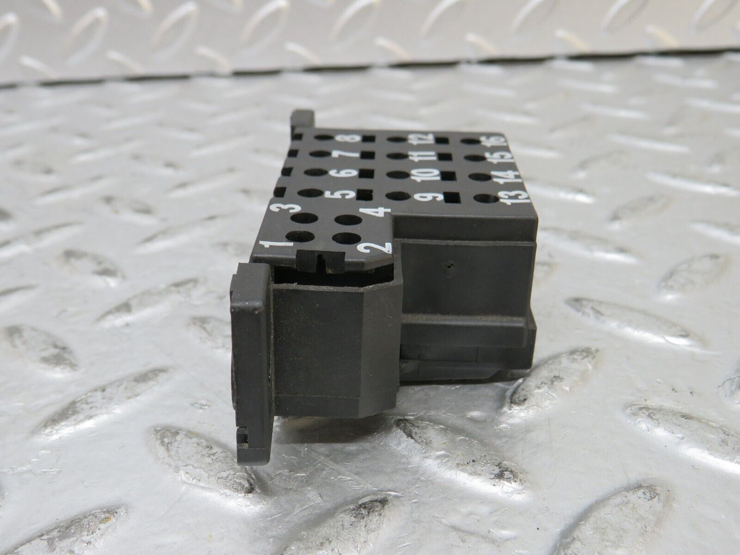 27553 Mercedes-Benz S124 300TE Wagon Diagnostic Connector 1295455540