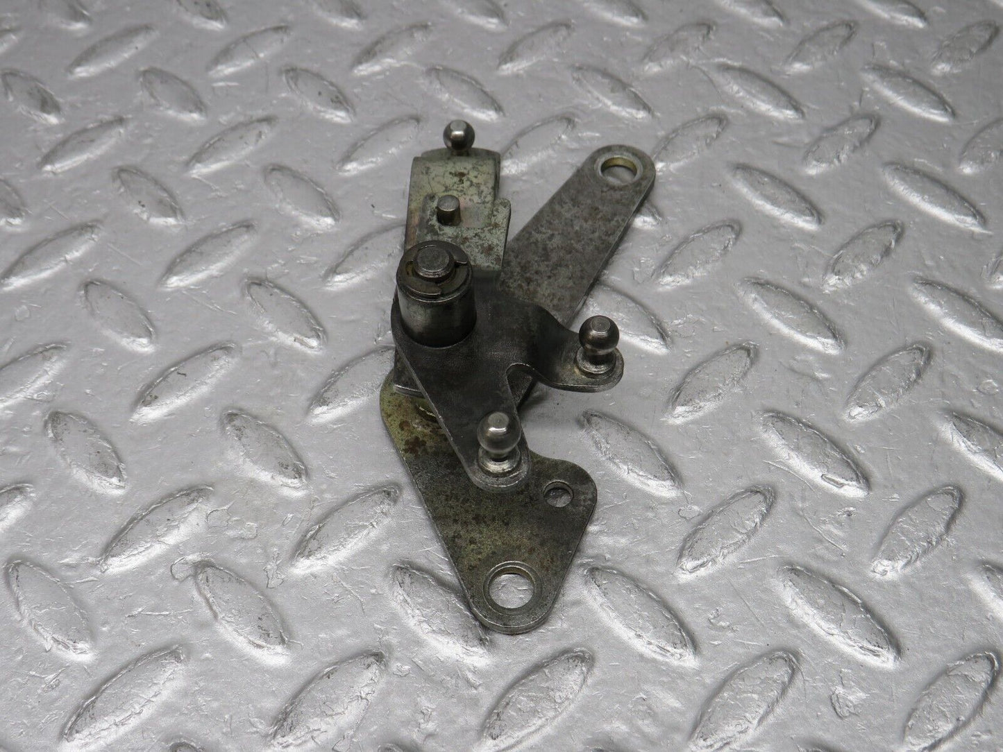 37563 Mercedes-Benz W109 300SEL Throttle Linkage