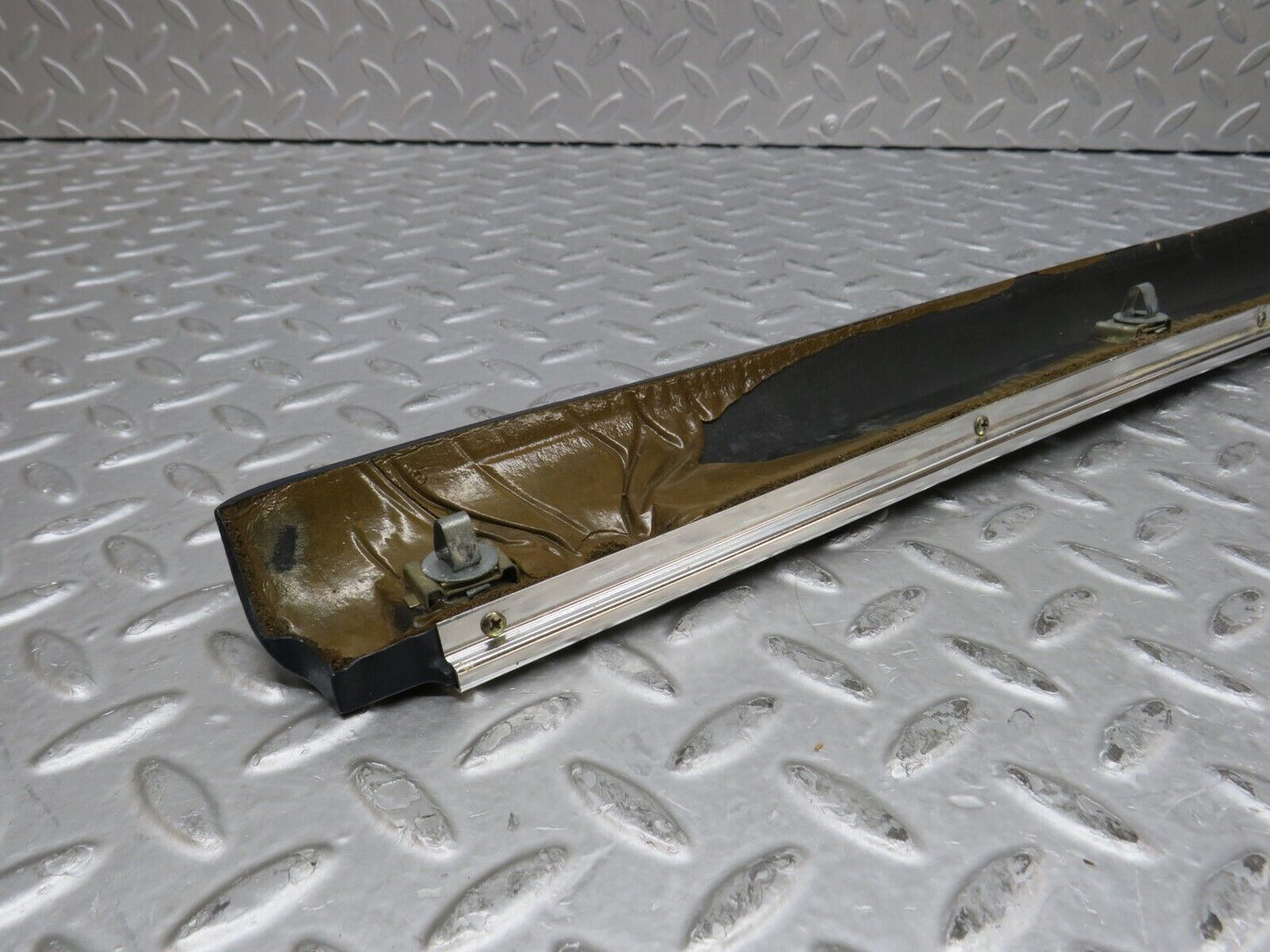 37305 Mercedes-Benz W109 300SEL Front Left Door Card Top Trim Blue
