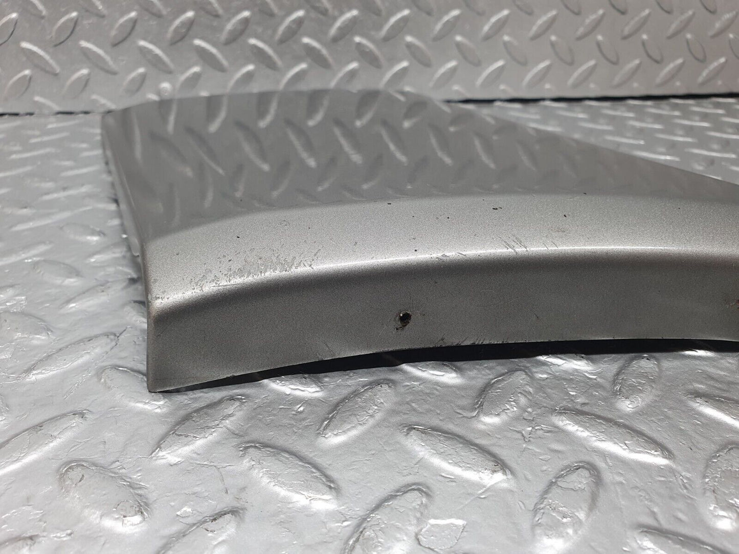 42731 Mercedes-Benz W201 190 Front Right Fender Moulding Trim 2016905440