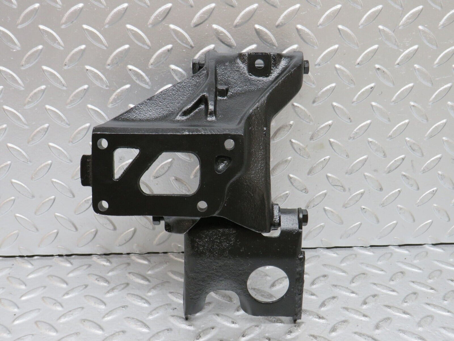 28067 Mercedes-Benz W123 280E Alternator Generator Bracket 1101550535