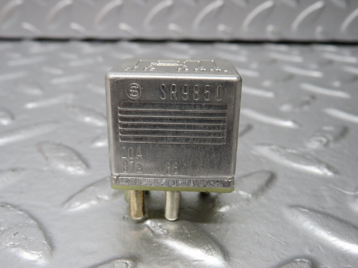 34060 Mercedes-Benz W124 260E Multi Purpose Relay 0015420219