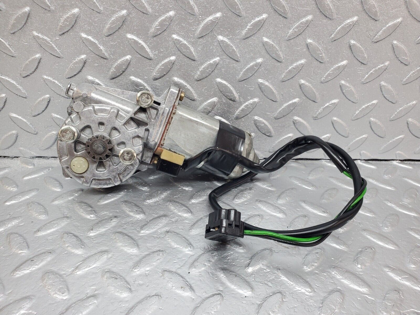 45763 Mercedes-Benz W126 420SE Rear Left Window Regulator Motor 0130821037