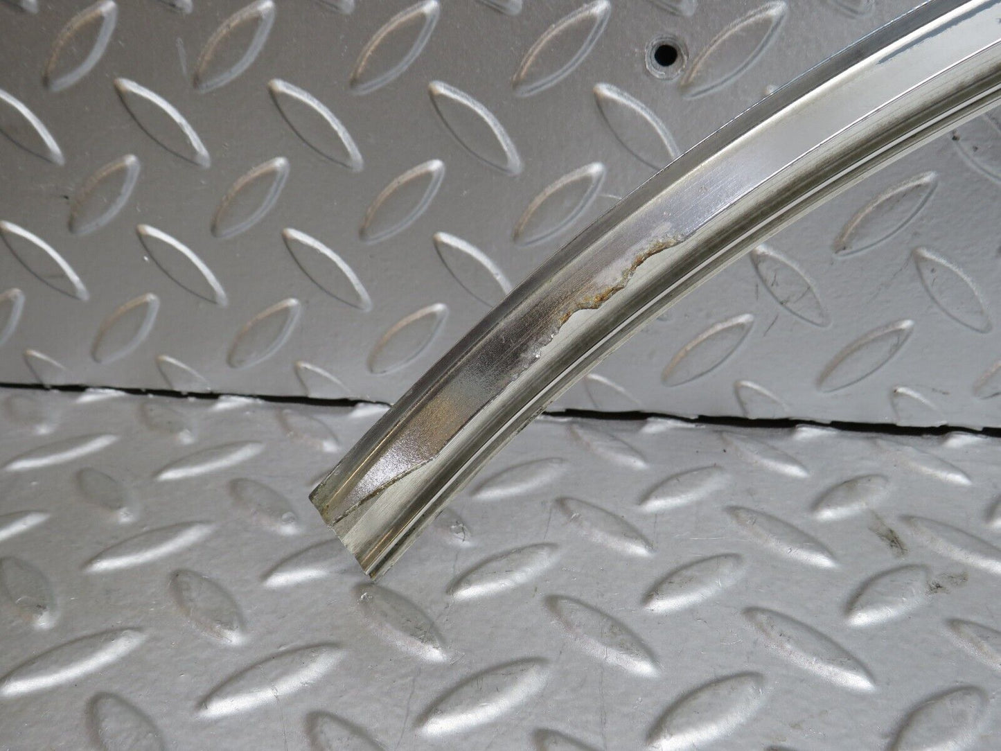 39277 Mercedes-Benz R107 500SL Coupe Front Windscreen Lower Chrome Trim