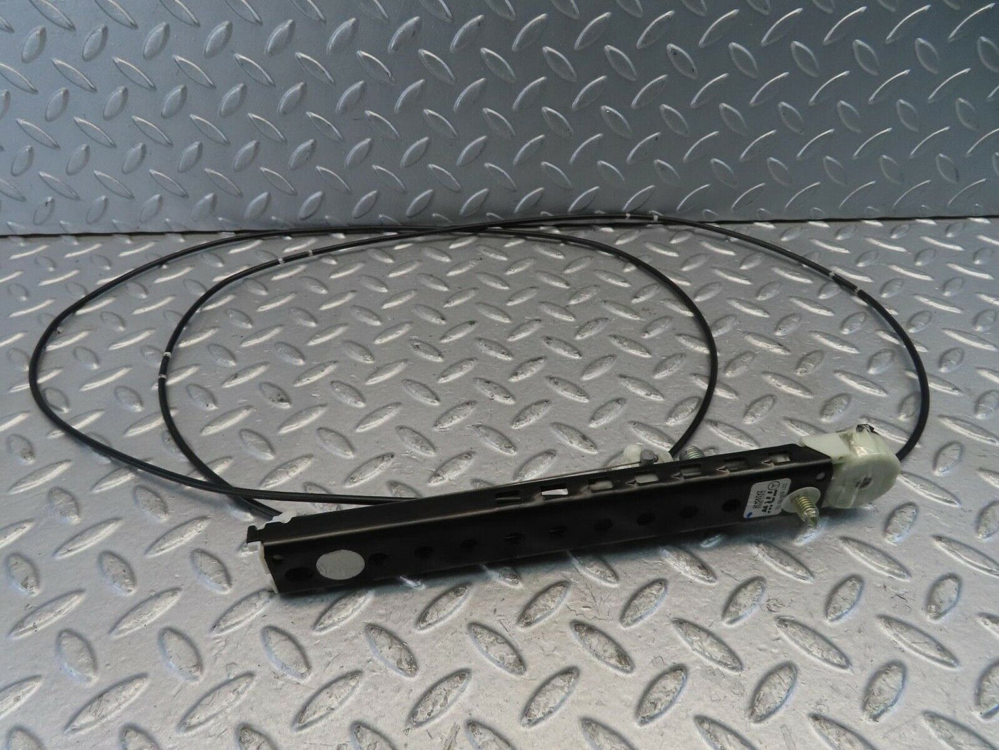 11222 Mercedes-Benz W221 S320 Front Right Seat Belt Adjuster Cable 2218600288