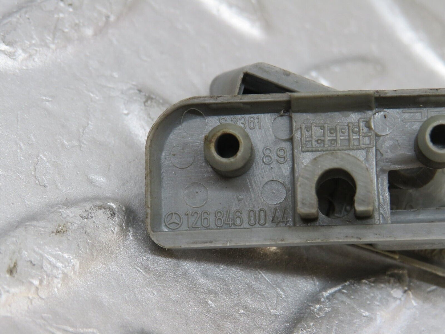 36036 Mercedes-Benz W126 420SE Parcel Shelf Storage Lid Latch 2x 1268460044
