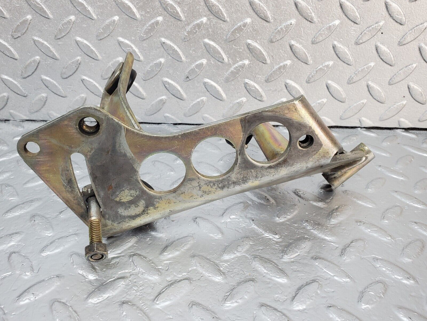 45368 Mercedes-Benz 280E M110.983 Power Steering Pump Bracket