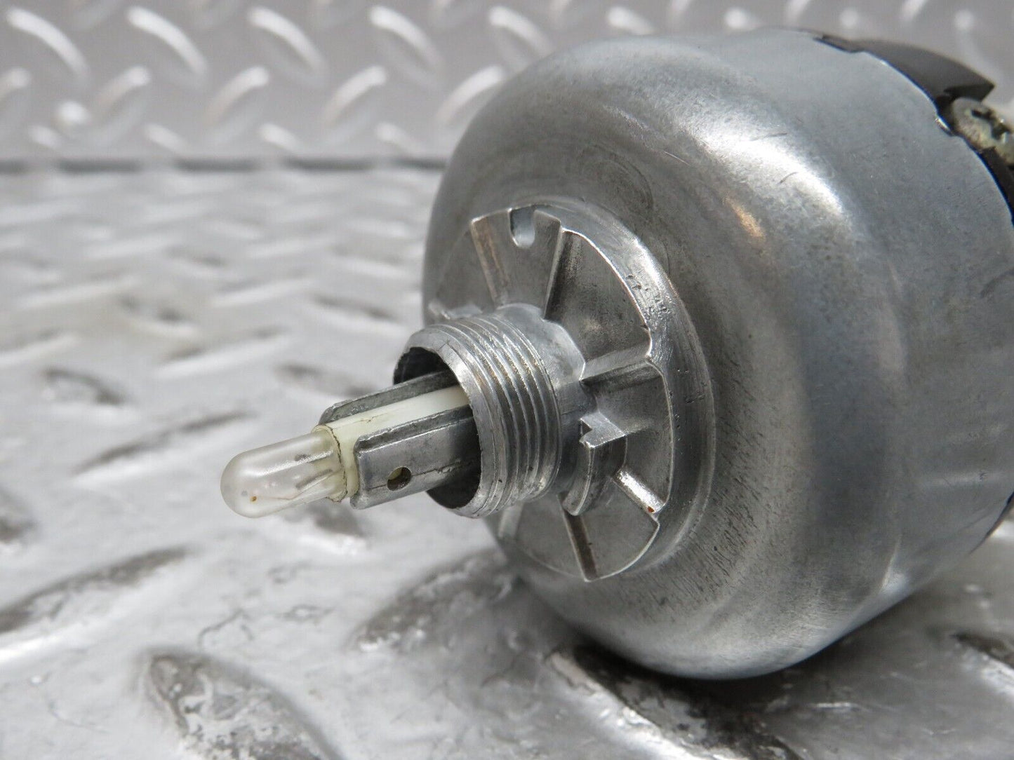 27883 Mercedes-Benz W123 280E Headlight Switch
