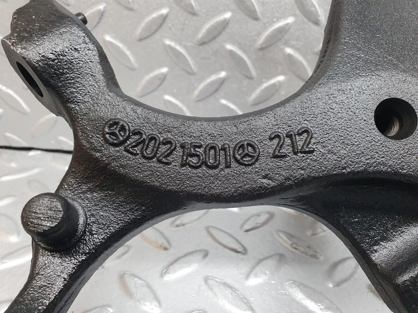 42029 Mercedes-Benz W202 C200 Front Right Steering Knuckle 2021501