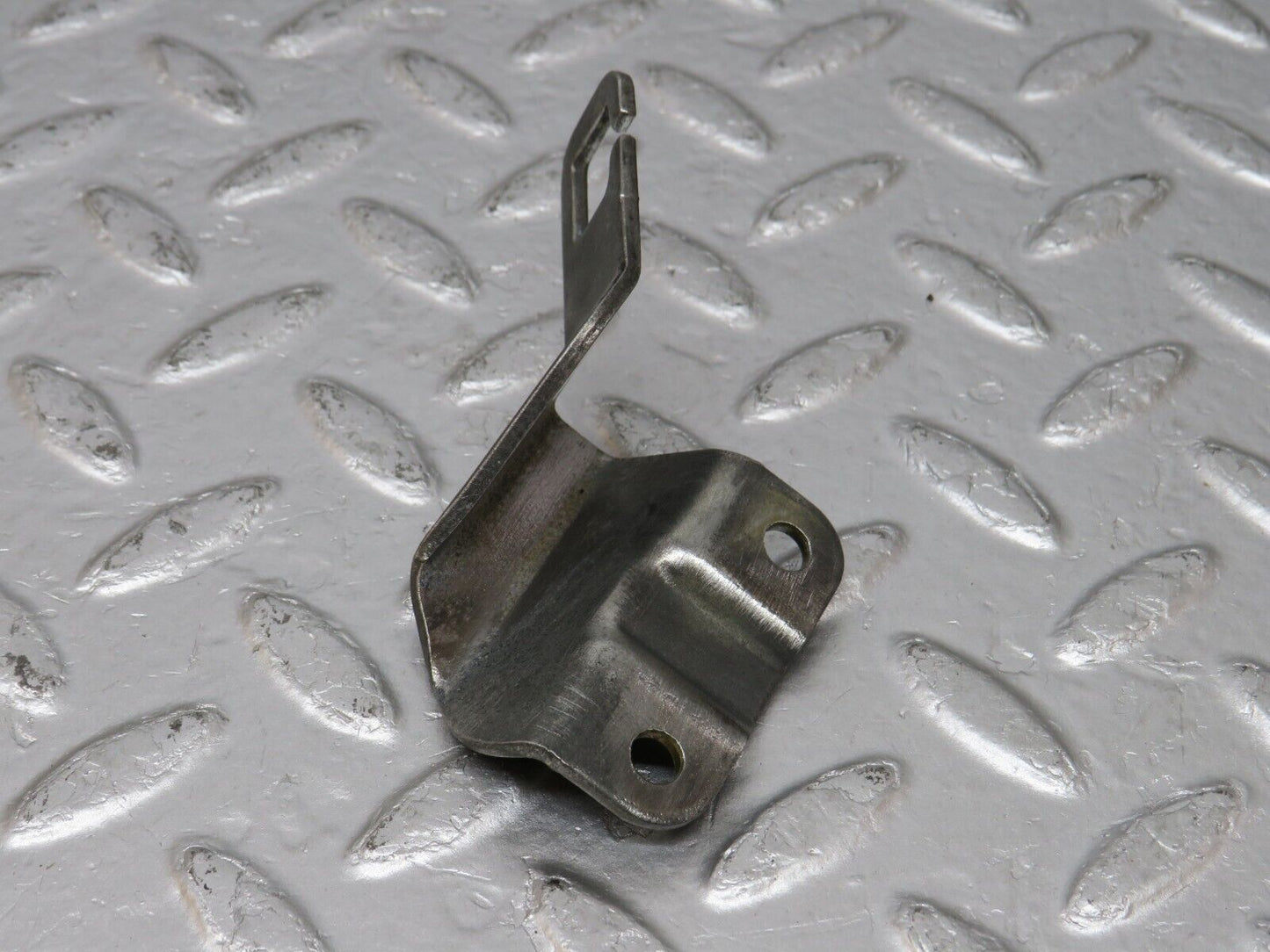 34190 Mercedes-Benz W124 260E Accelerator Cable Bracket Holder