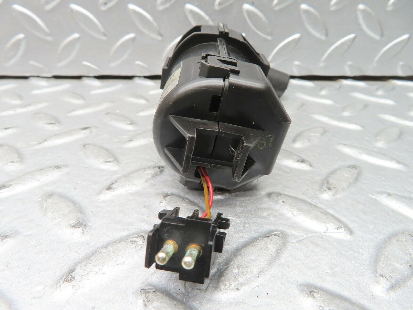 21674 Mercedes-Benz W126 300SE Temperature Sensor Bosch 0008306108