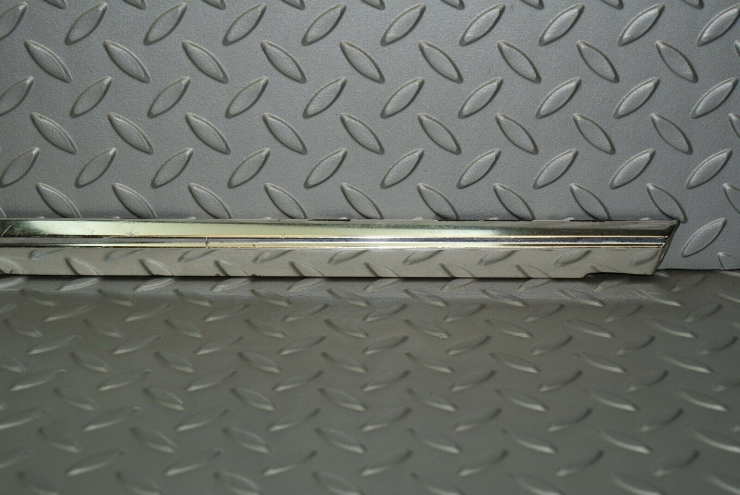 3126 Mercedes-Benz W115 220D Front Left Door Chrome Moulding Trim