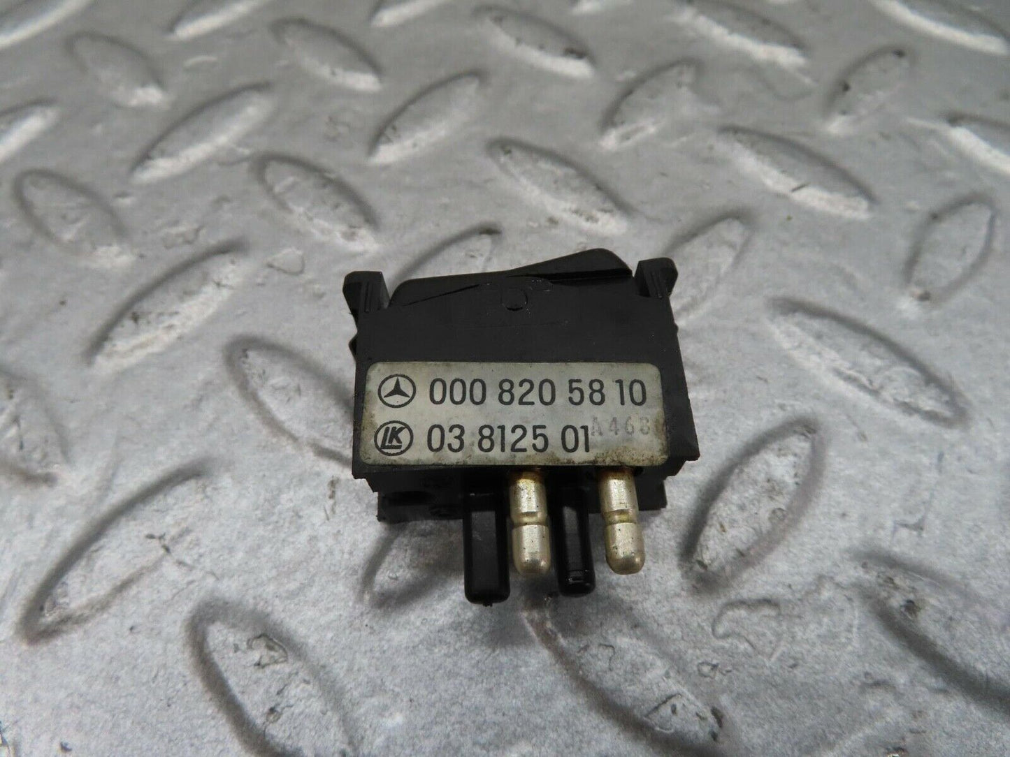 14335 Mercedes-Benz W116 350SE Interior Dome Light Switch 0008205810