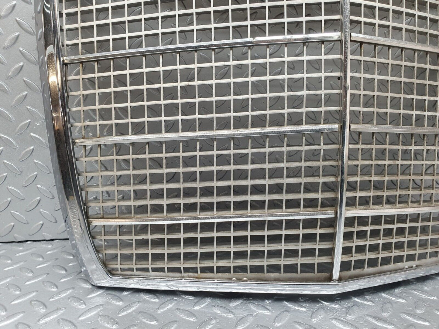 43398 Mercedes-Benz W108 280SE Bonnet Grill Chrome