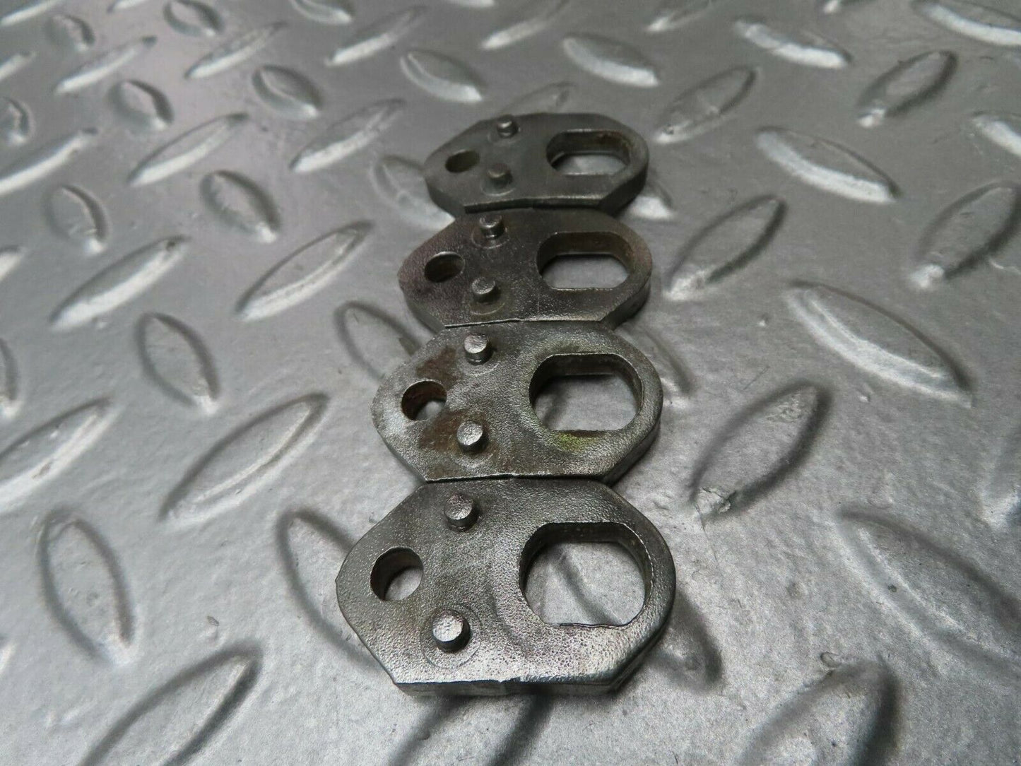 15634 Mercedes-Benz R107 450SL Fuel Injector Bracket 4pcs