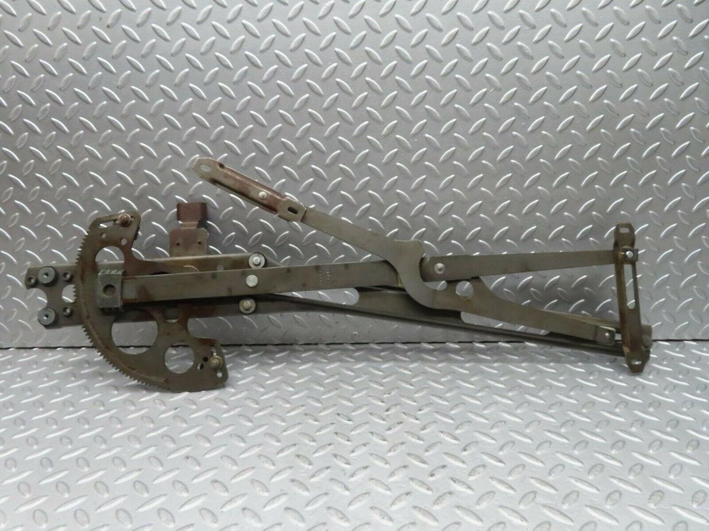 16638 Mercedes-Benz C107 380SLC Front Right Power Window Regulator 1077200846