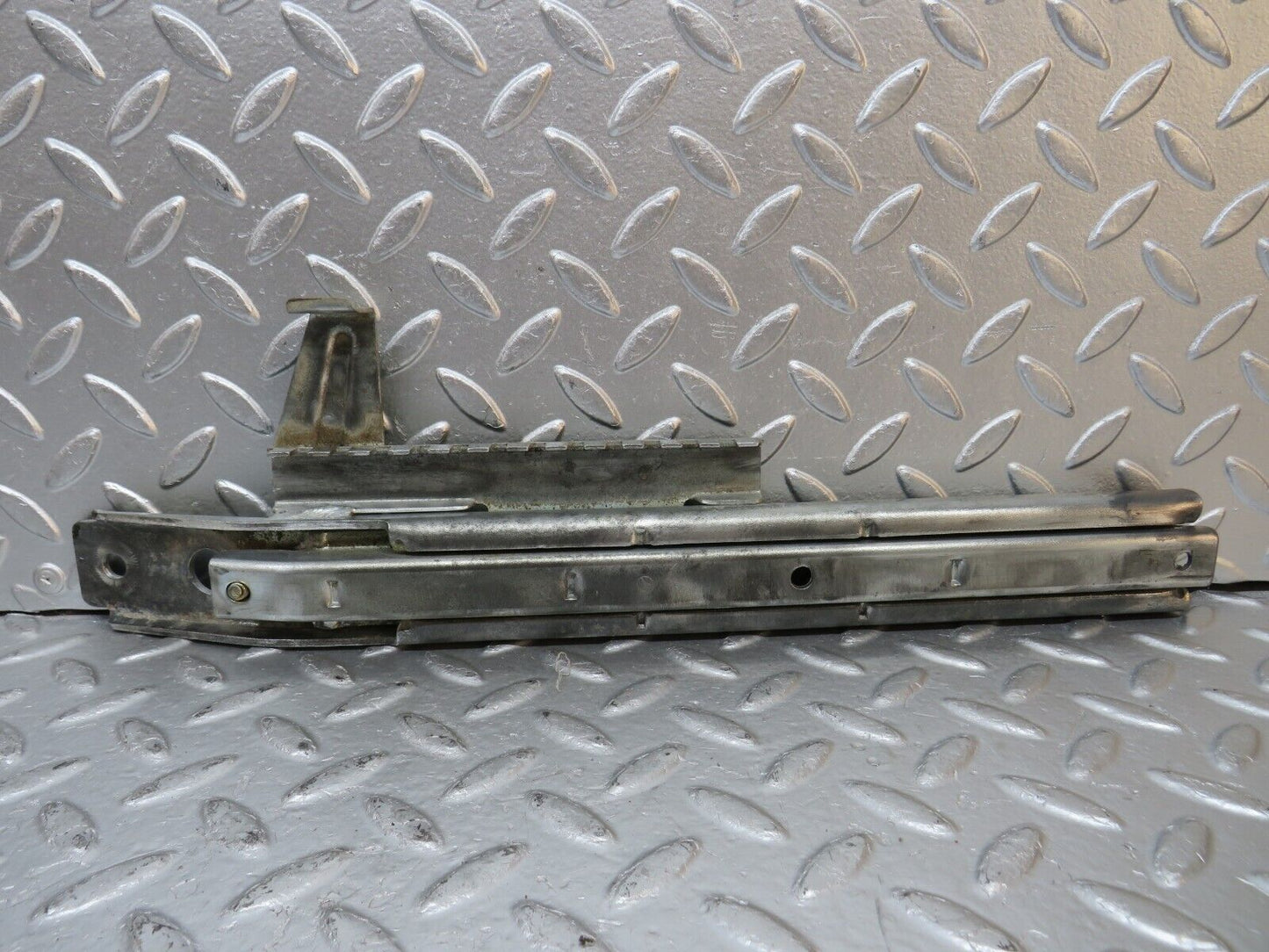 31173 Mercedes-Benz W123 230E Front Right Seat Rail