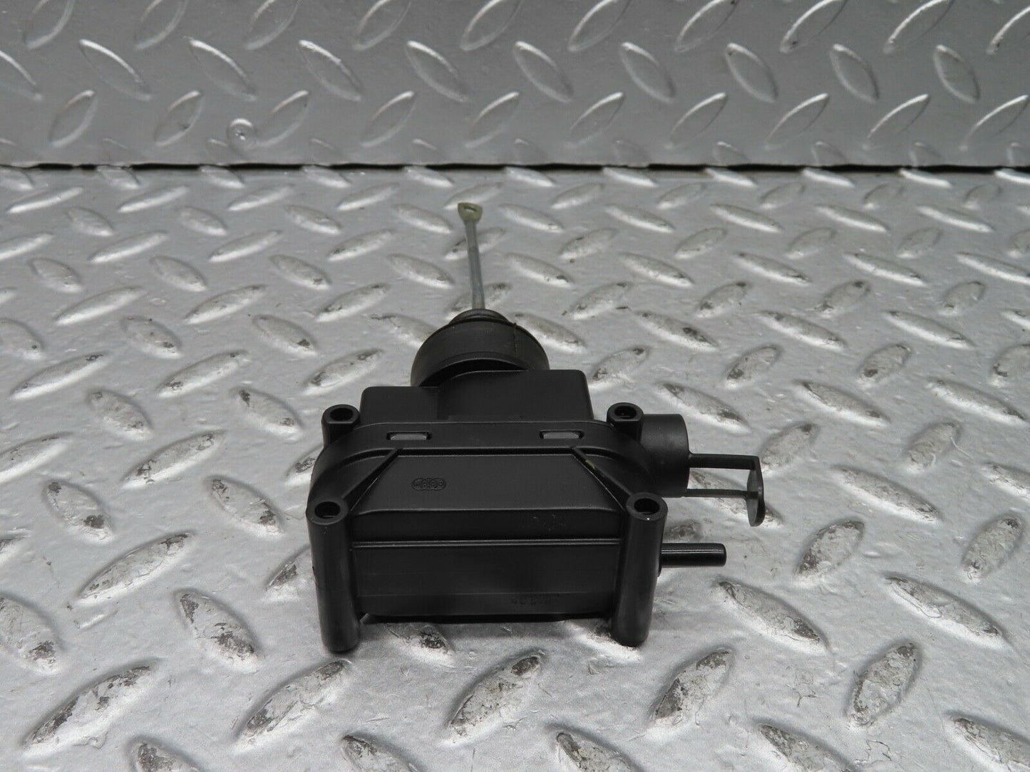21442 Mercedes-Benz W126 300SE Front Door Lock Vacuum Actuator