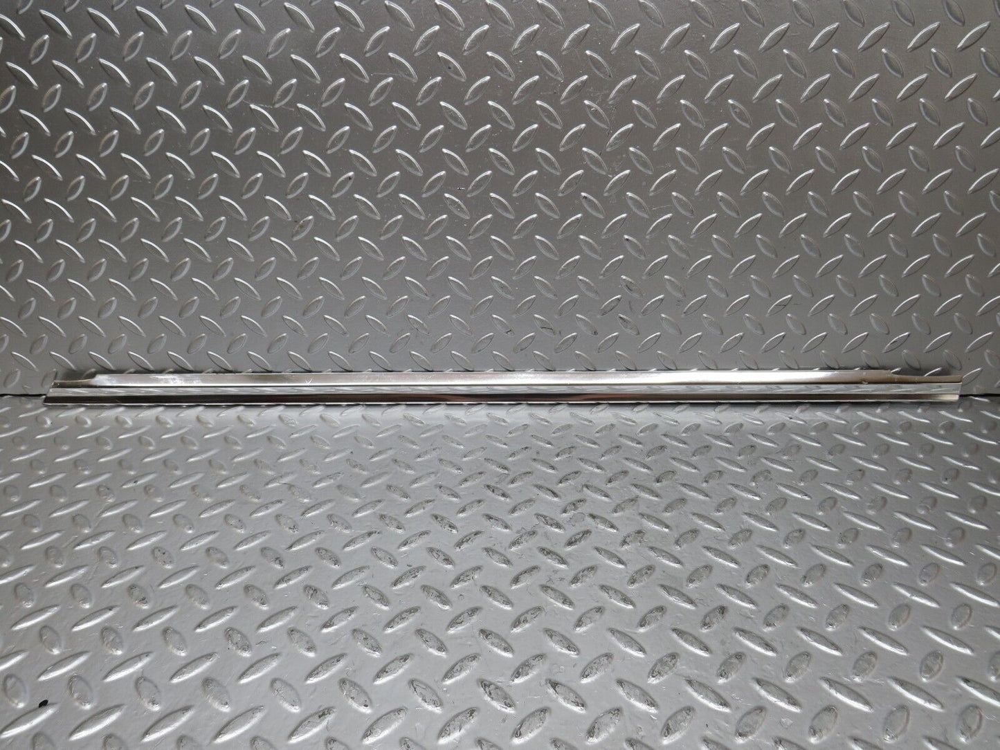 26406 Mercedes-Benz W116 450SE Front Left Door Chrome Trim